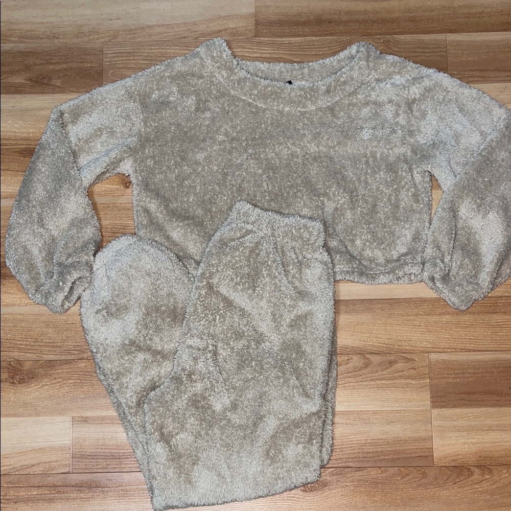 Cozy Tan Sherpa Lounge Set - Picture 2 of 8